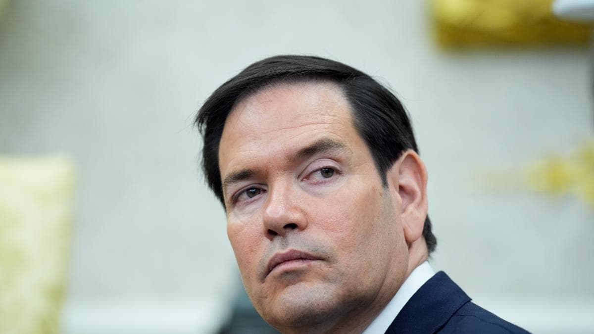 El secretario de Estado de Estados Unidos defiende la retirada de tarjeta