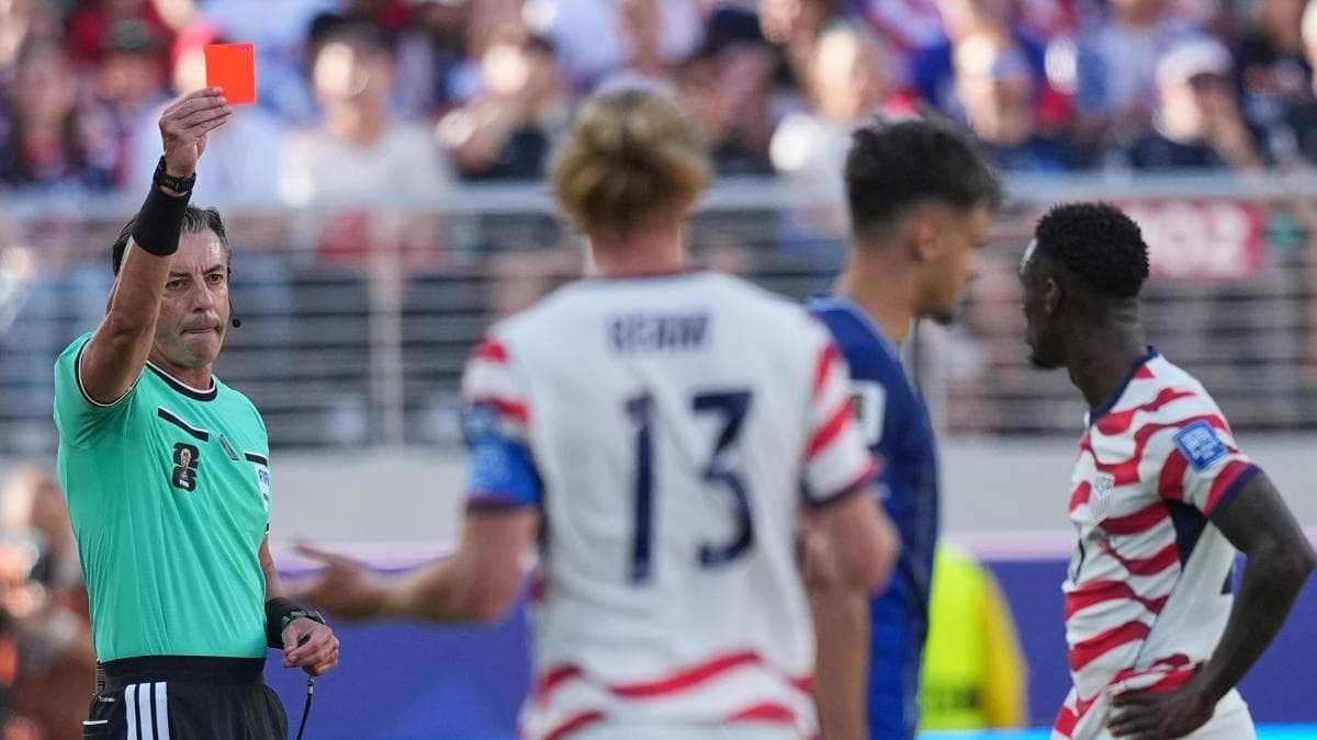 FIFA defiende al árbitro que expulsó a Balogun de las acusaciones de Trump