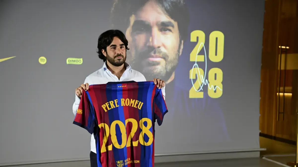 Romeu, tras firmar su renovación: "Queremos fichar en ataque y en defensa"