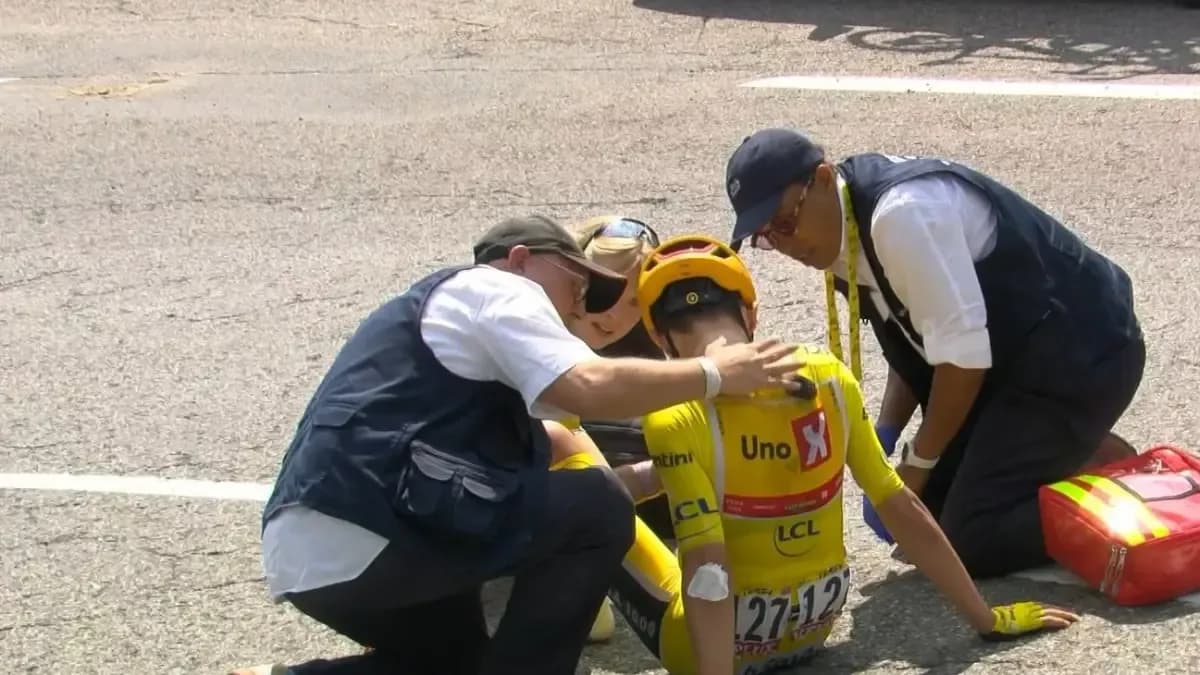 Caída del líder Torstein Traeen en el descenso del Tourmalet