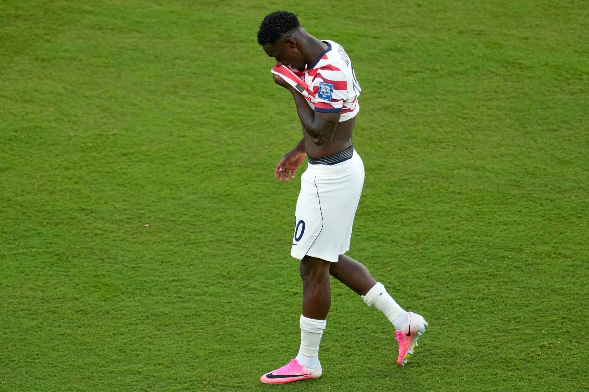 FIFA explica por qué le quitó la sanción a Balogun: "Revisar las consecuencias de las rojas en el fútbol no es nada nuevo"