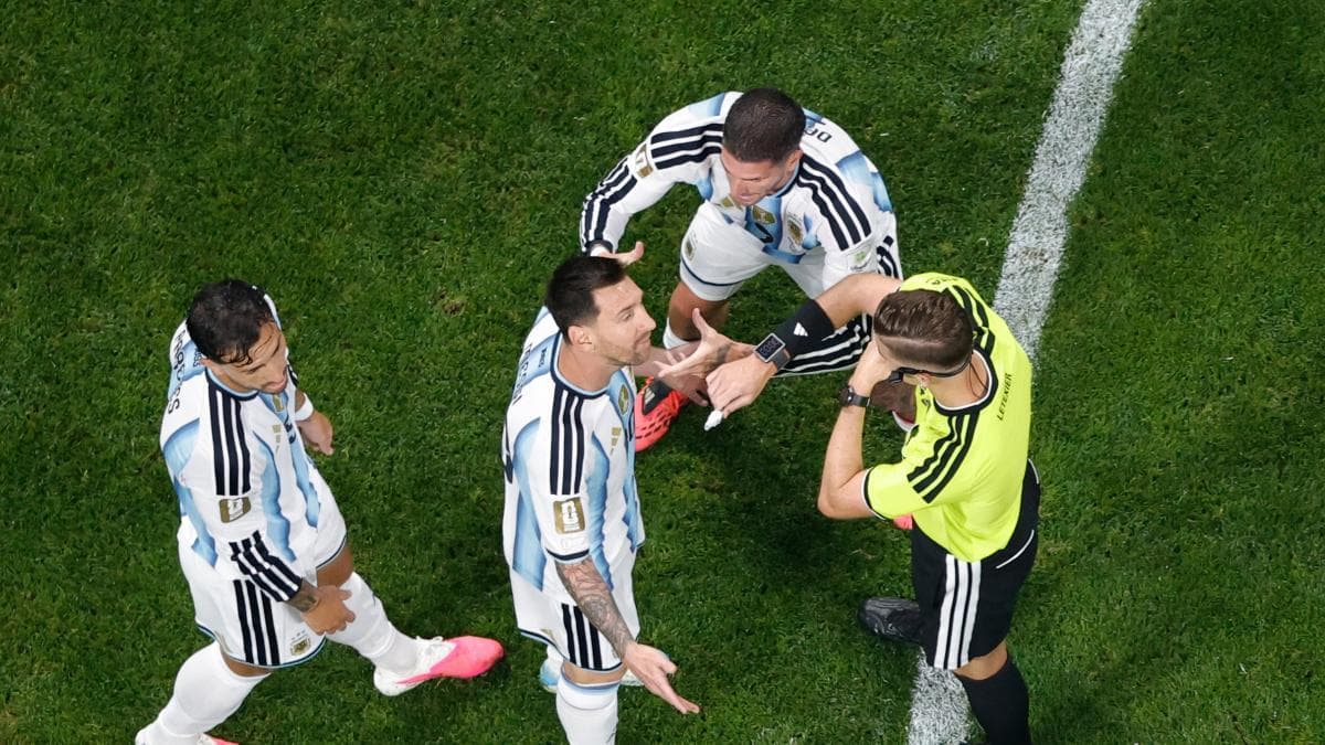 ¡Messi vuelve a fallar otro penalti!