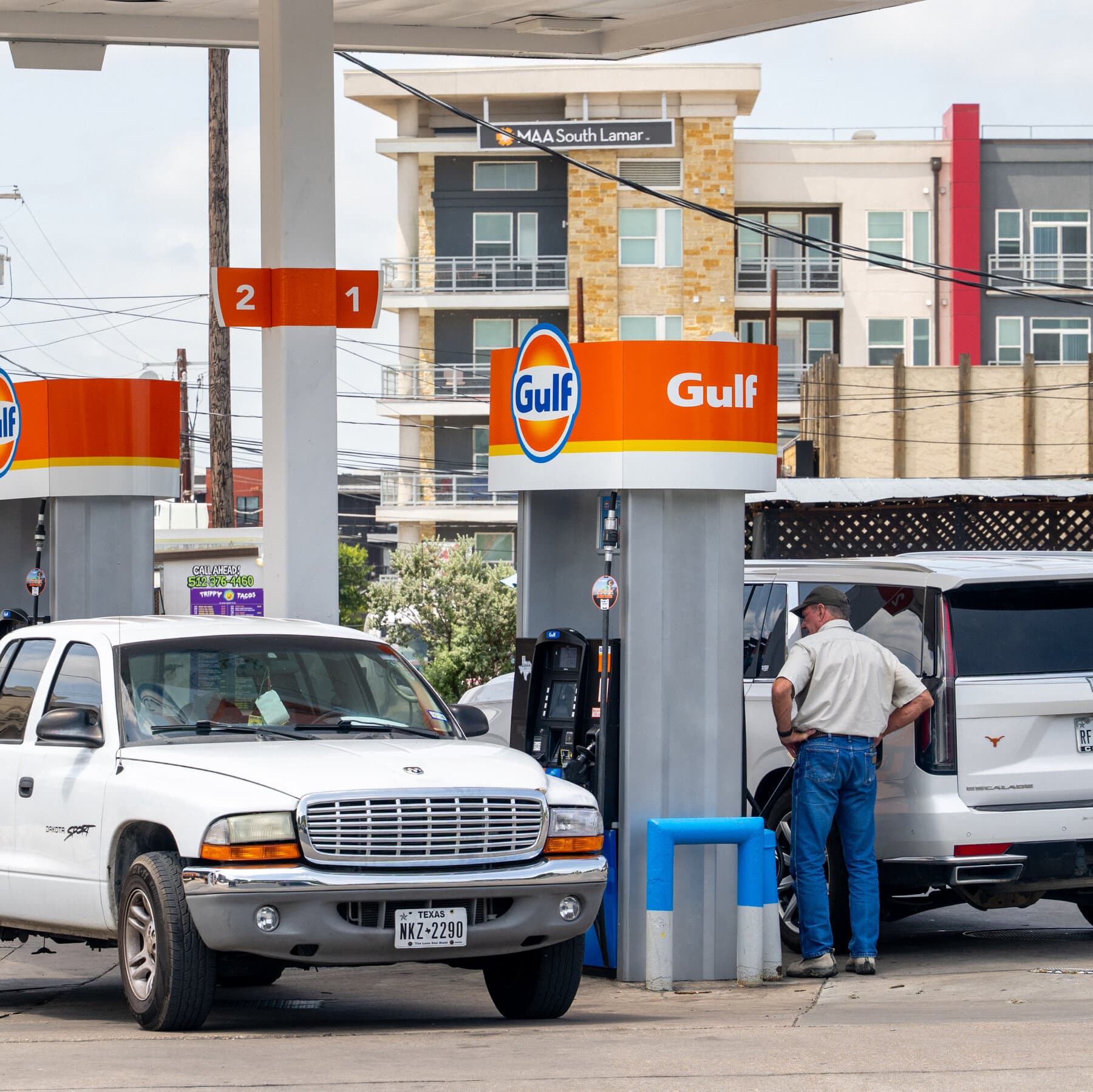 Gas Stations Gain When Prices Start to Drop