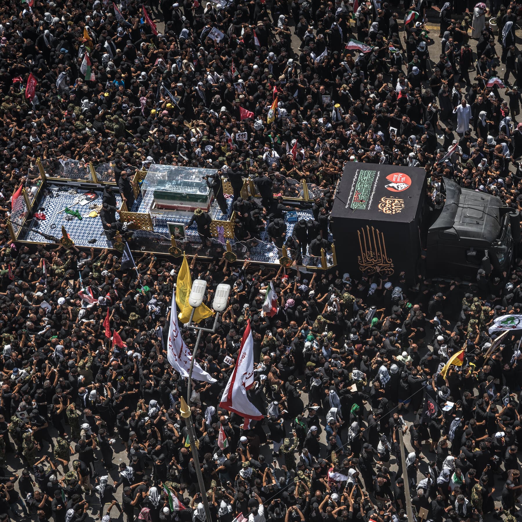 Iraqis Turn Out in Droves to Mourn Khamenei in Show of Solidarity